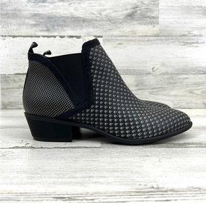 Betabrand Tennis Western
Boots Diamond Print Water
Resistant Black Women Sz 7.5